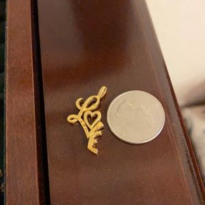 Love goldtone pendant♥️♥️♥️♥️